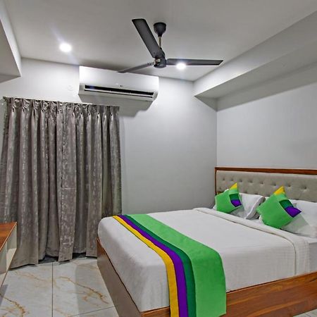 Treebo Abhi Suites, 400 Mts From Guntur Junction Esterno foto