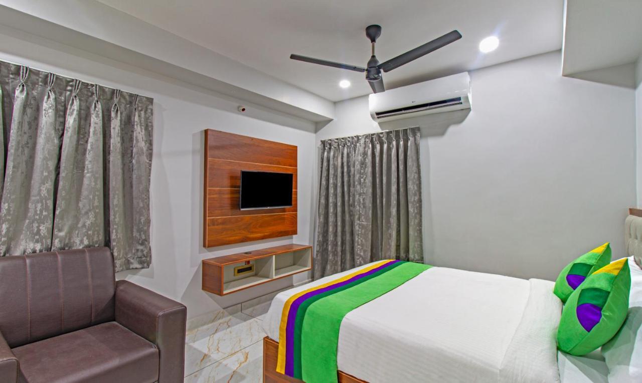 Treebo Abhi Suites, 400 Mts From Guntur Junction Esterno foto