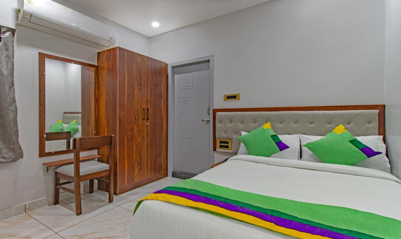 Treebo Abhi Suites, 400 Mts From Guntur Junction Esterno foto