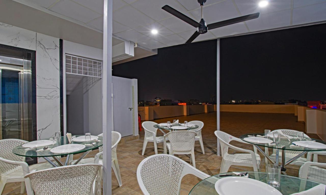 Treebo Abhi Suites, 400 Mts From Guntur Junction Esterno foto