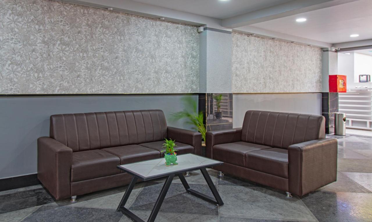 Treebo Abhi Suites, 400 Mts From Guntur Junction Esterno foto