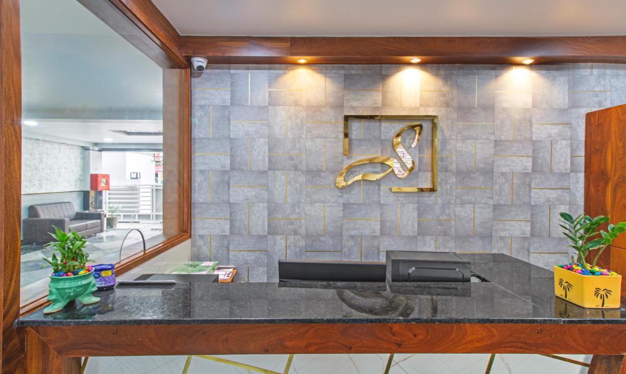 Treebo Abhi Suites, 400 Mts From Guntur Junction Esterno foto
