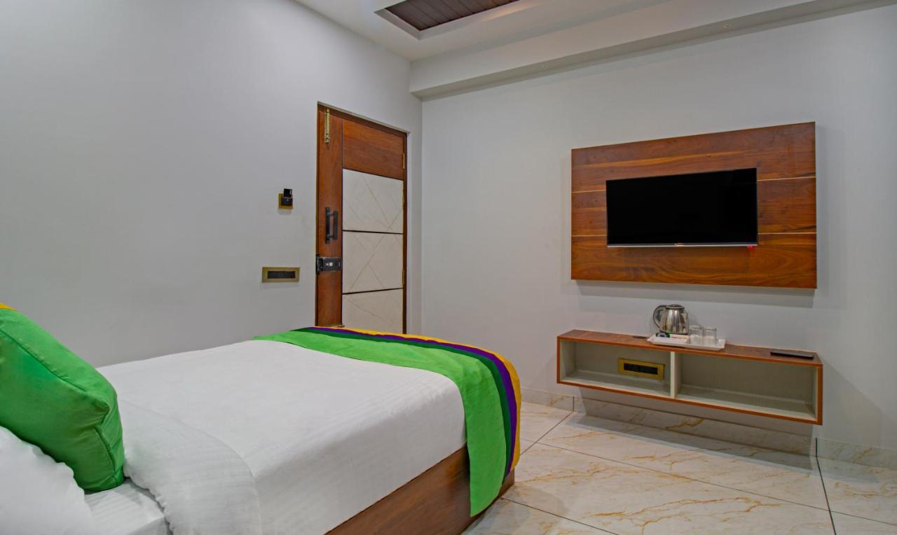 Treebo Abhi Suites, 400 Mts From Guntur Junction Esterno foto