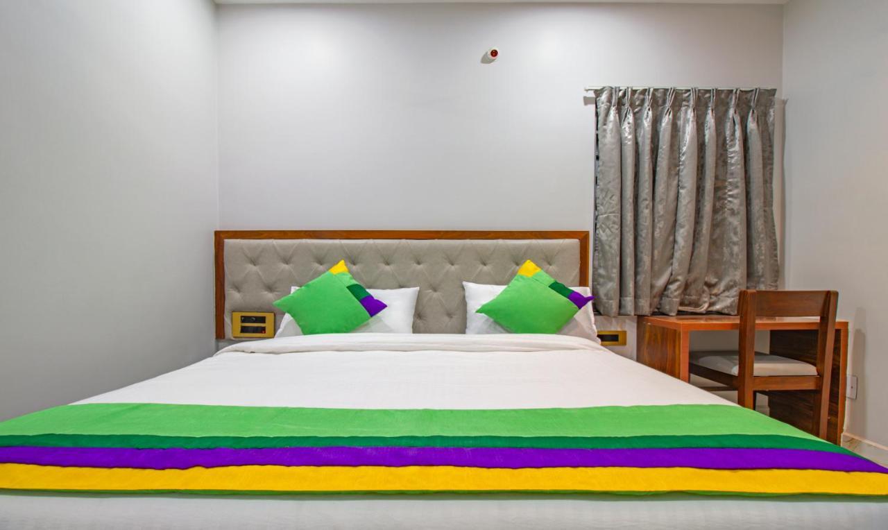 Treebo Abhi Suites, 400 Mts From Guntur Junction Esterno foto