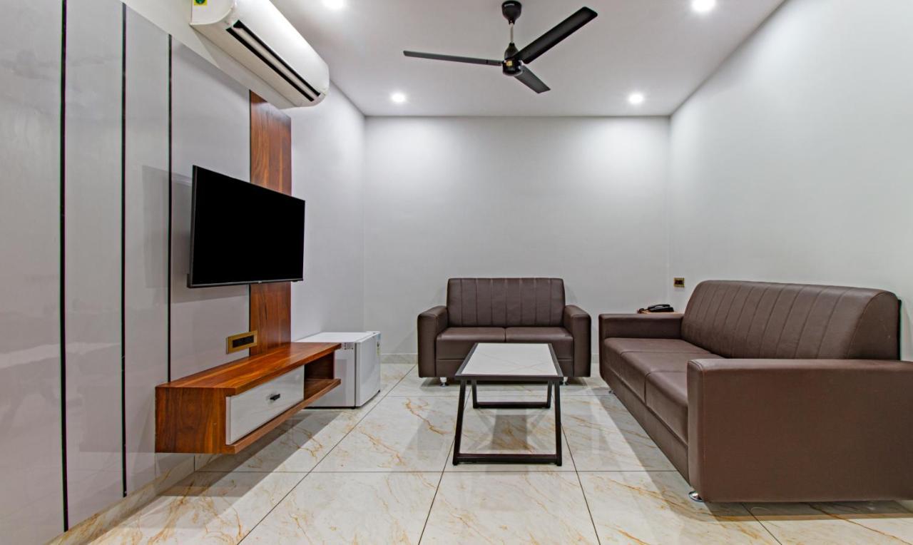 Treebo Abhi Suites, 400 Mts From Guntur Junction Esterno foto