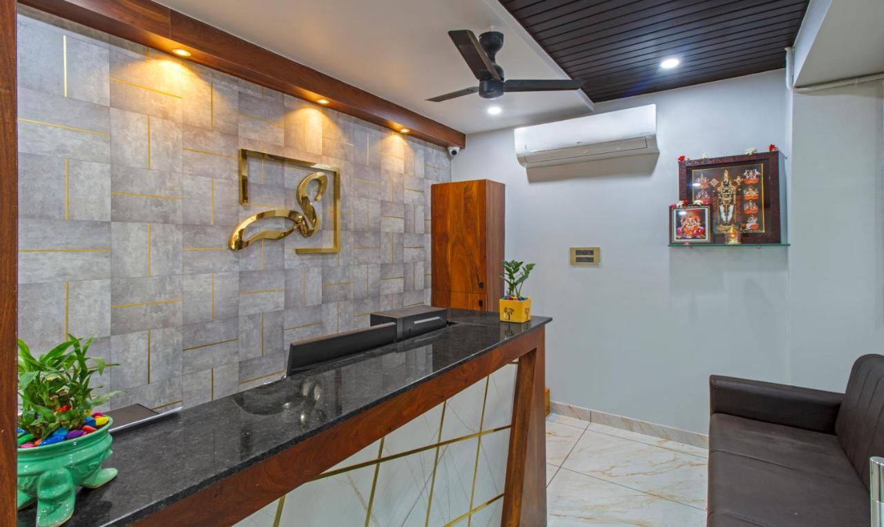 Treebo Abhi Suites, 400 Mts From Guntur Junction Esterno foto