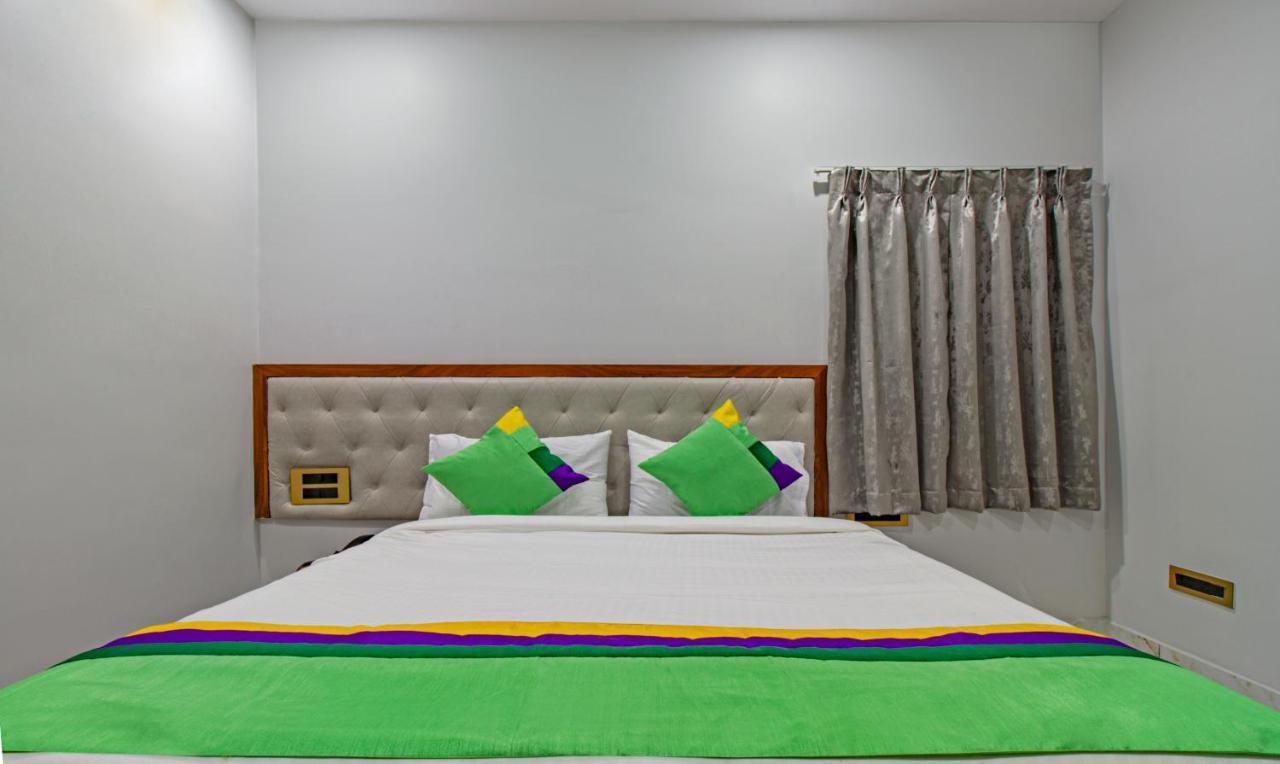 Treebo Abhi Suites, 400 Mts From Guntur Junction Esterno foto