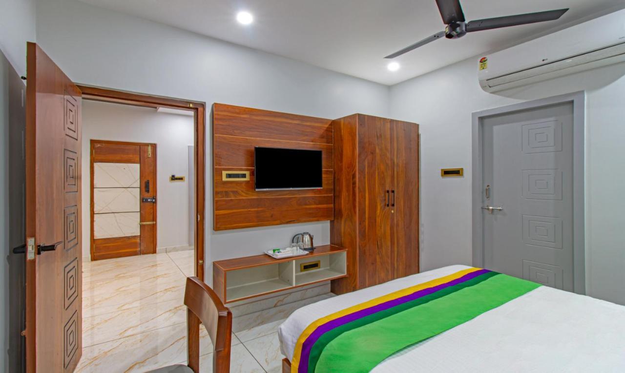 Treebo Abhi Suites, 400 Mts From Guntur Junction Esterno foto