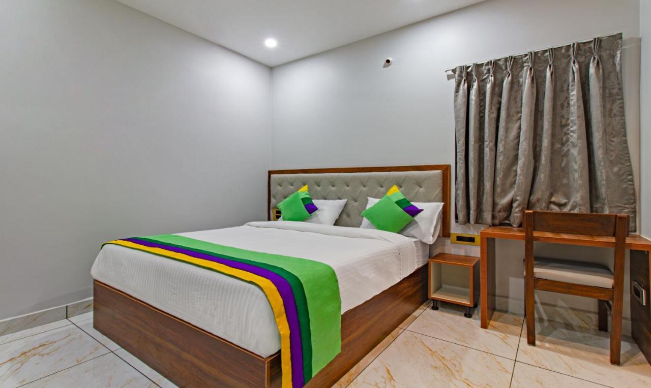 Treebo Abhi Suites, 400 Mts From Guntur Junction Esterno foto