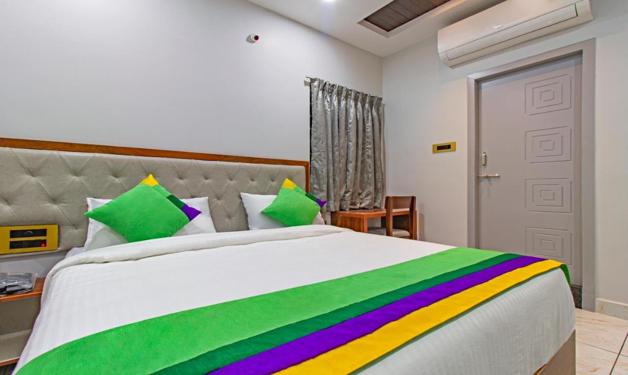 Treebo Abhi Suites, 400 Mts From Guntur Junction Esterno foto