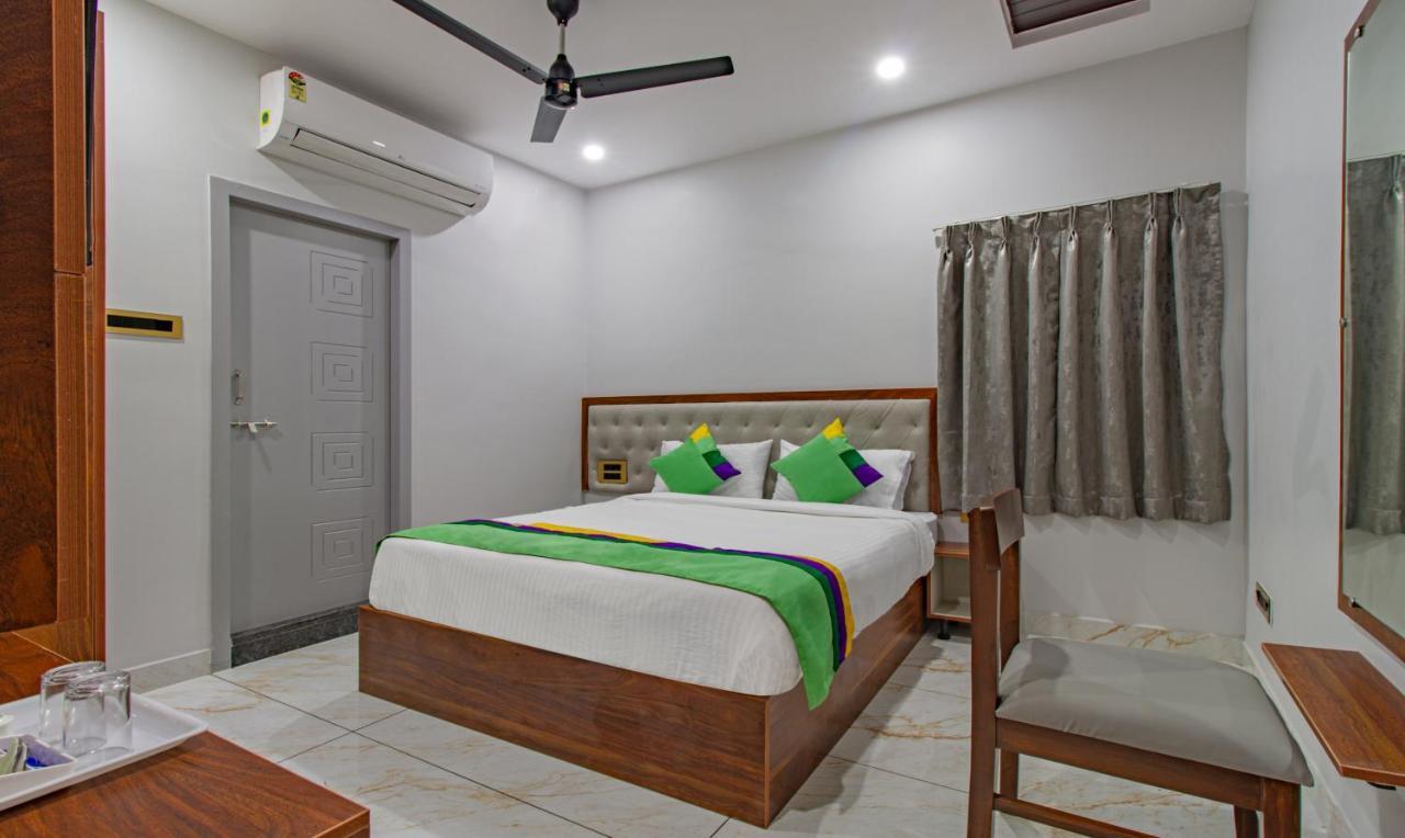 Treebo Abhi Suites, 400 Mts From Guntur Junction Esterno foto